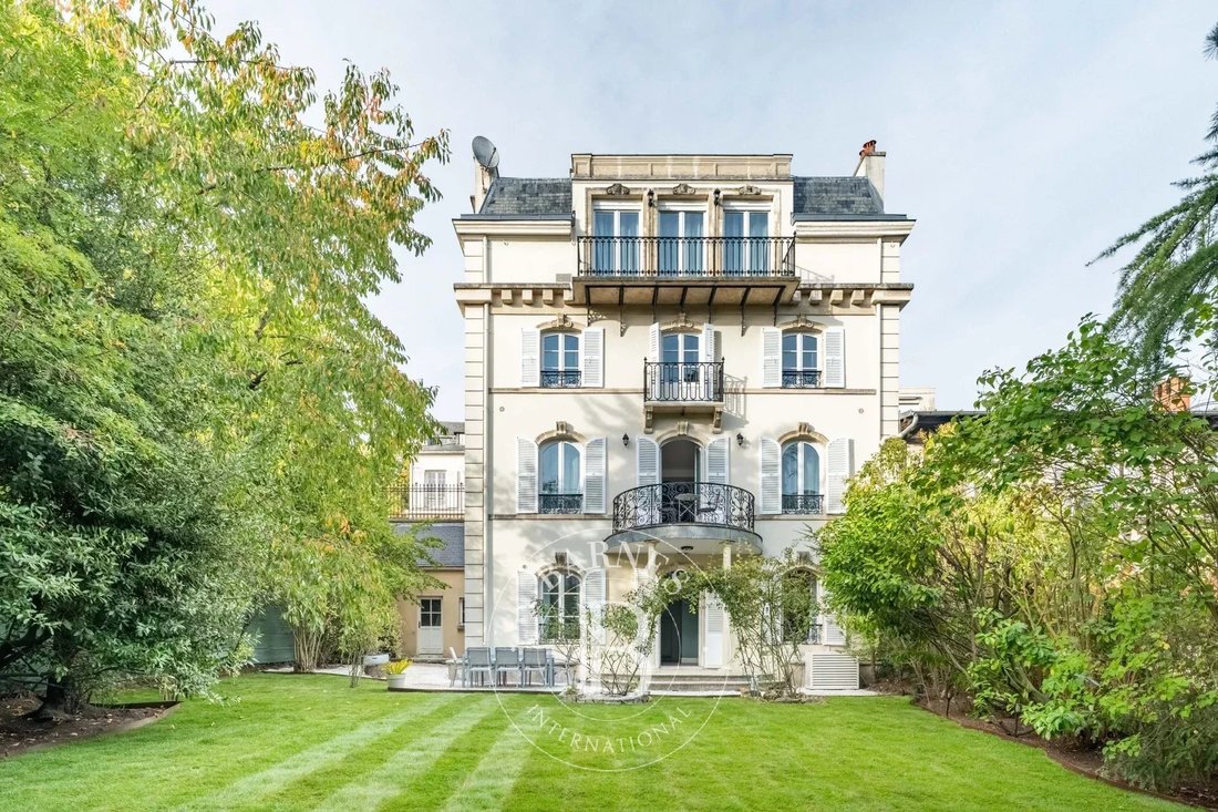 House in President Roosevelt, Saint-Germain-en-Laye, France 1 - 18994121