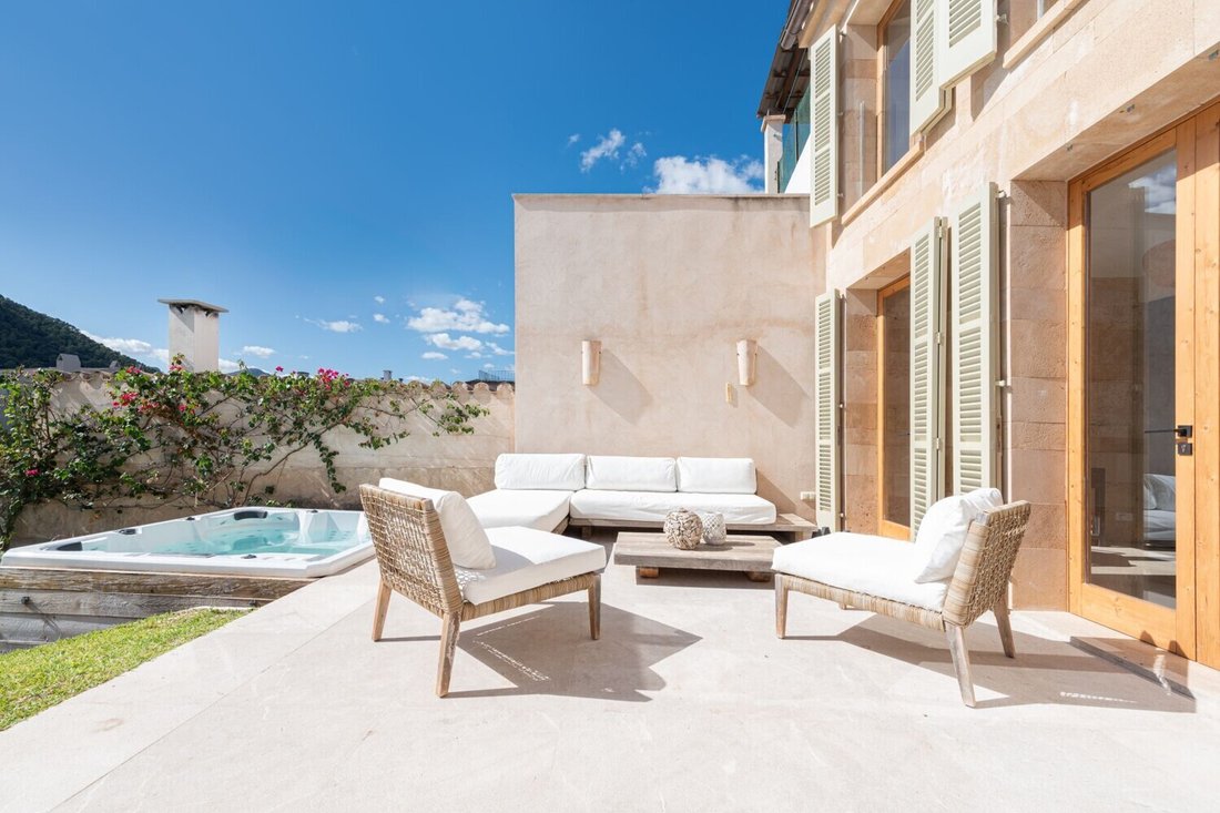 Townhouse in Pollenca, Balearic Islands, Spain 4 - 18993458