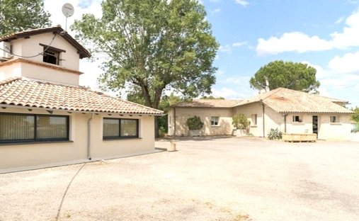 Estate in Sud, Caussade, France 1