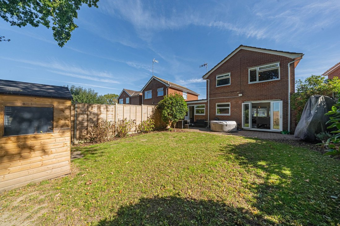 House in Haywards Heath, England 2 - 18994081