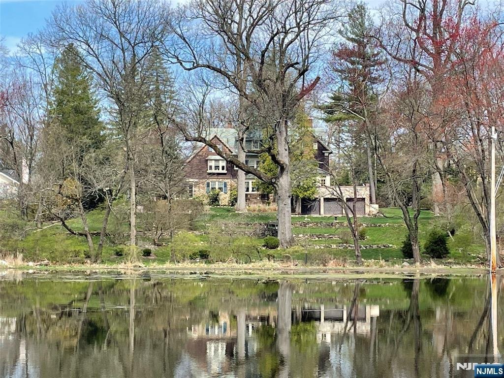 House in Essex Fells, New Jersey, United States 2 - 18993385
