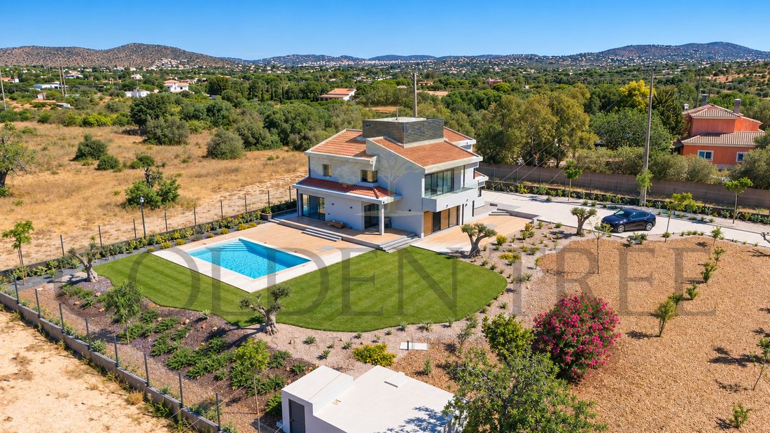 Villa in Quarteira, Algarve, Portugal 1 - 18996716