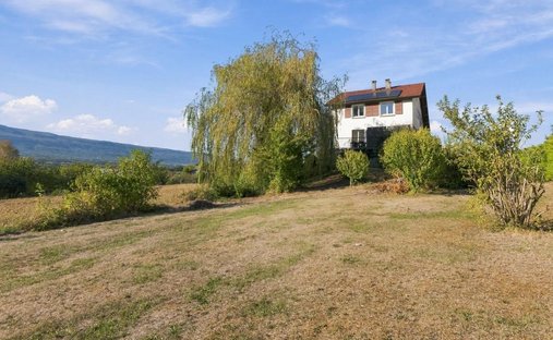 House in Challonges, Auvergne-Rhône-Alpes, France 1
