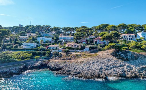 Villa in Les Cougoulins-Rastines, Antibes, France 1