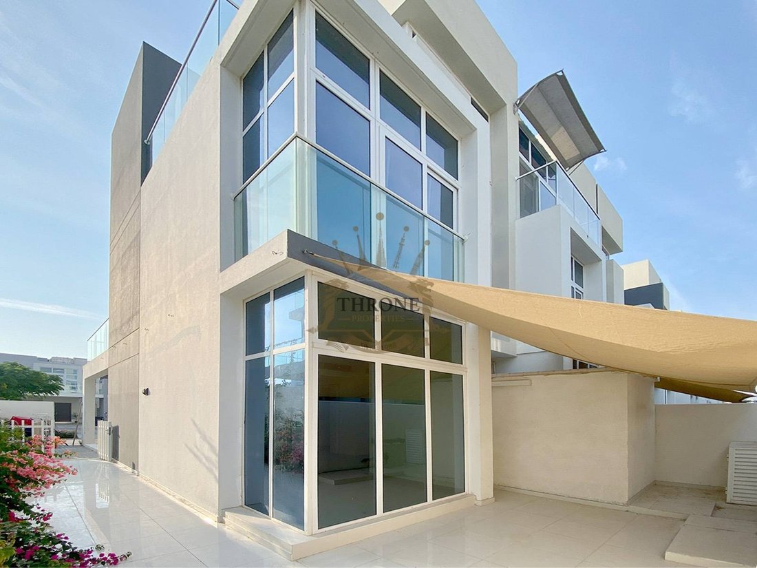 Townhouse in Damac Hills 2, Dubai, United Arab Emirates 2 - 18993599