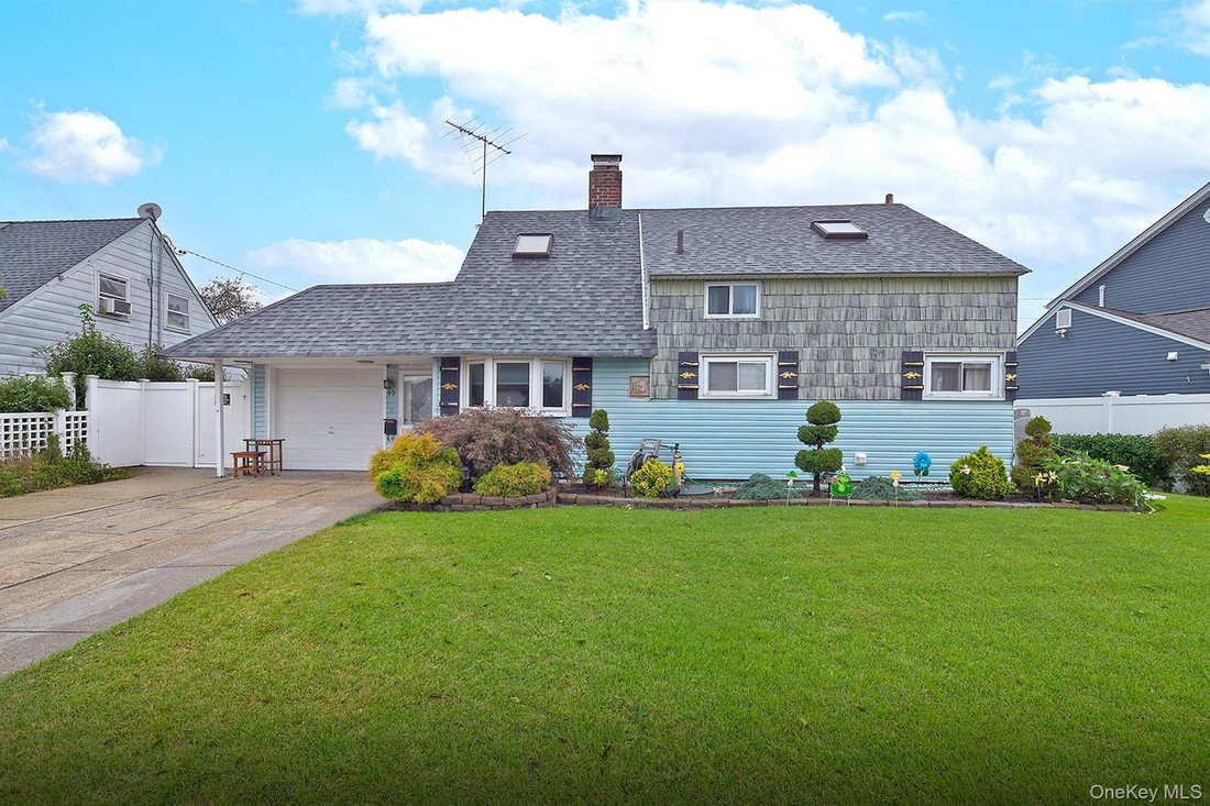 House in Levittown, New York, United States 1 - 18997633