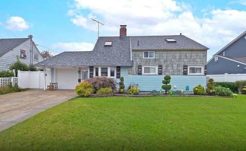 House in Levittown, New York, United States 1