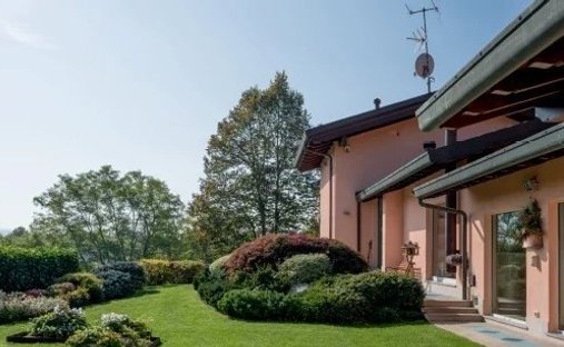 Villa in Bosisio Parini, Lombardy, Italy 1