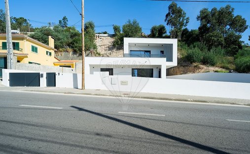 House in Venda do Pinheiro e Santo Estevao das Gales, Lisbon, Portugal 1