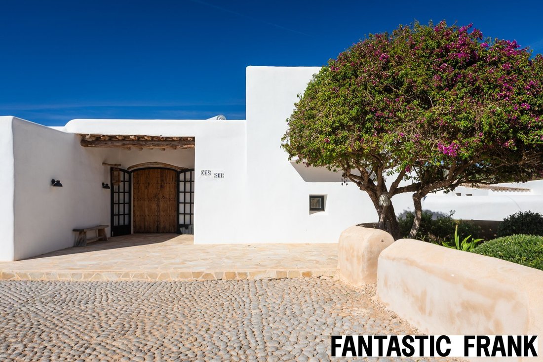 Villa in Sant Jordi de ses Salines, Sant Josep de sa Talaia, Balearic Islands 1 - 18996707