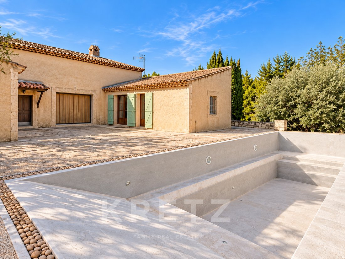 House in Saint-Rémy-de-Provence, Provence-Alpes-Côte d'Azur, France 2 - 18994266