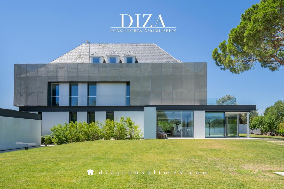 Villa in Pozuelo de Alarcon, Comunidad de Madrid, Spain 2 - 18996422