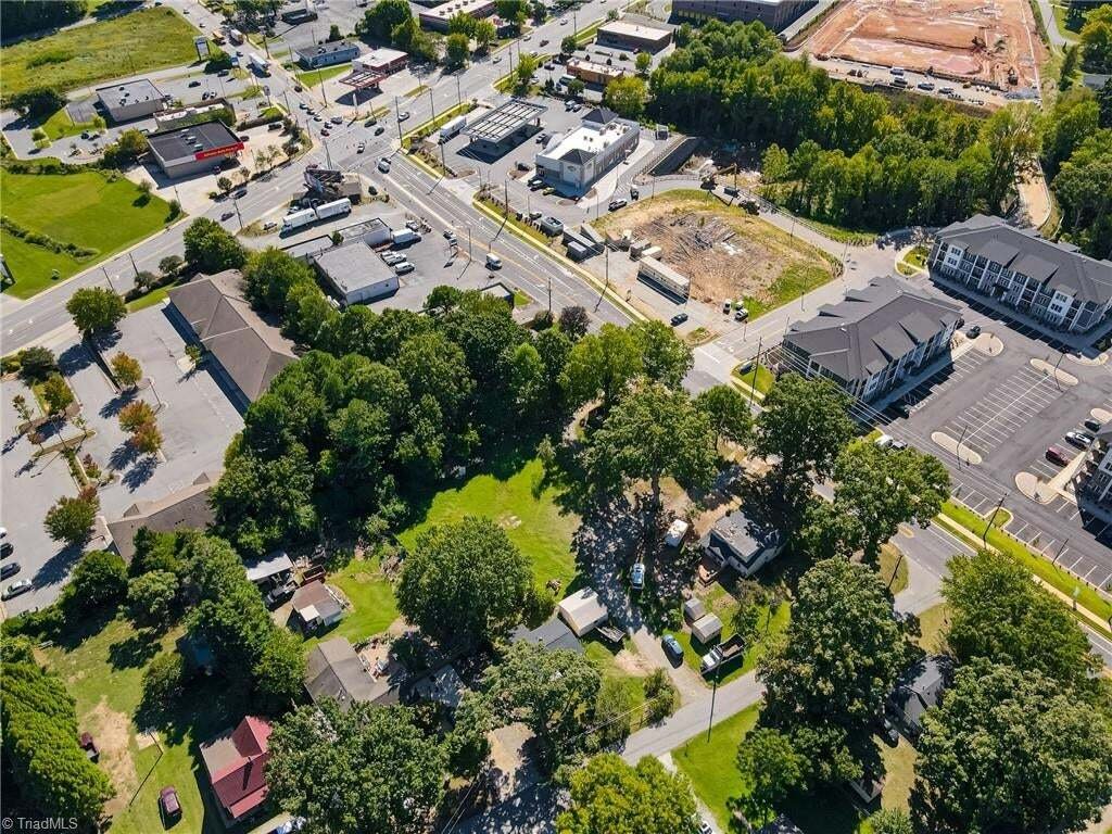 Greensboro, North Carolina, United States 4 - 18995304