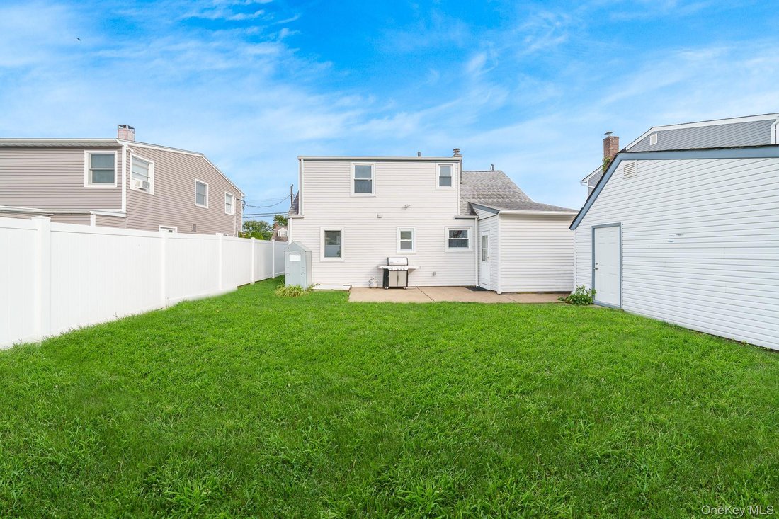 House in Wantagh, New York, United States 5 - 18994374