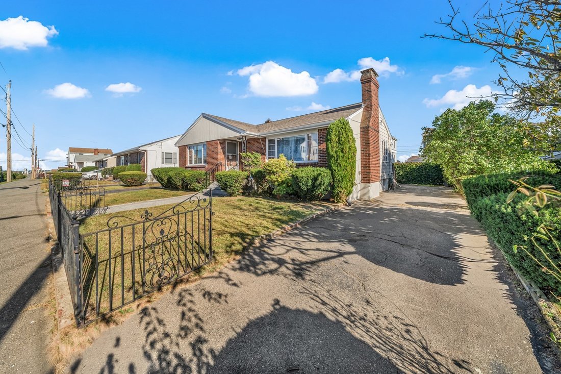 House in Revere, Massachusetts, United States 3 - 18993609