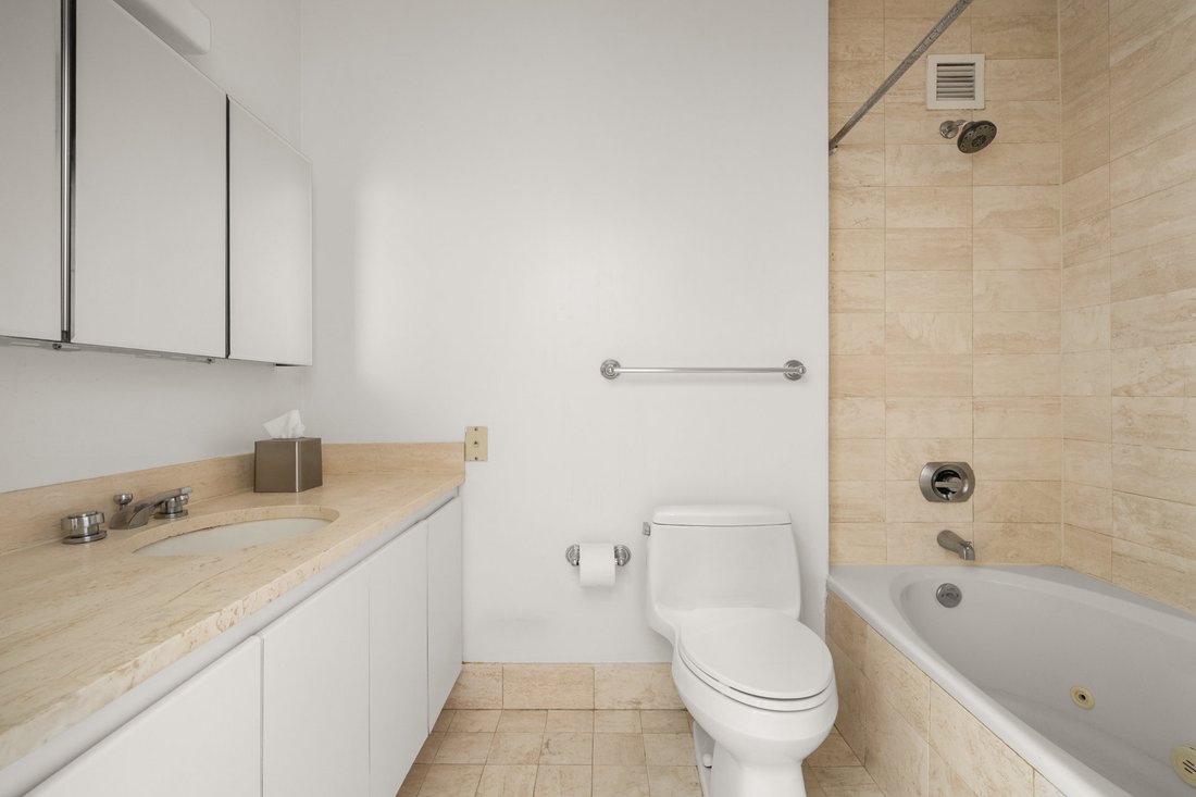 Condo in New York, New York, United States 2 - 18996331
