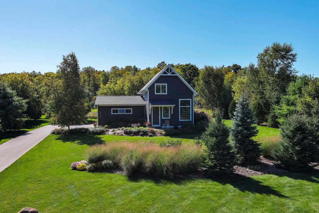 House in Suttons Bay, Michigan, United States 1 - 18996246
