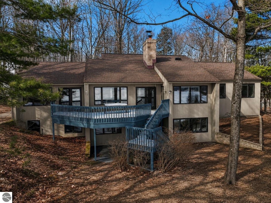 House in Frankfort, Michigan, United States 1 - 18994786