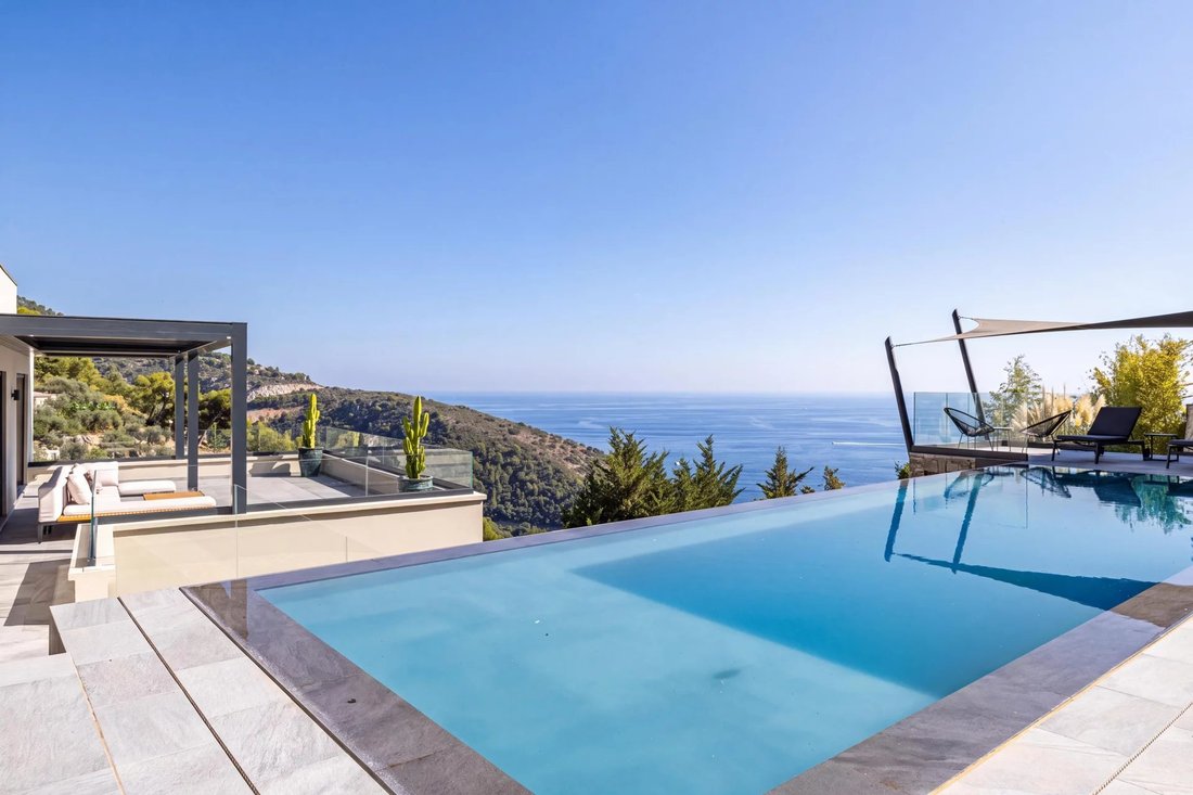 Villa in Èze, Provence-Alpes-Côte d'Azur, France 2 - 18993709