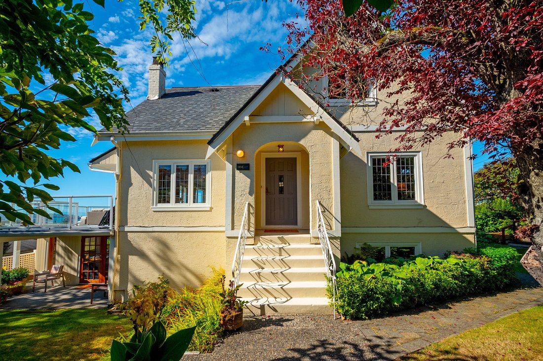 House in West Vancouver, British Columbia, Canada 1 - 18994799