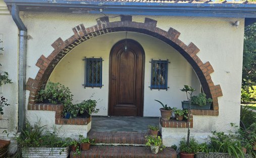 House in Temperley, Buenos Aires Province, Argentina 1