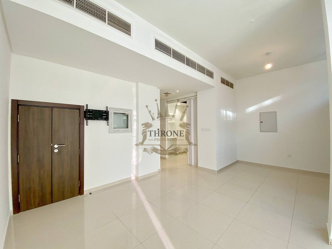 Townhouse in Damac Hills 2, Dubai, United Arab Emirates 3 - 18993599