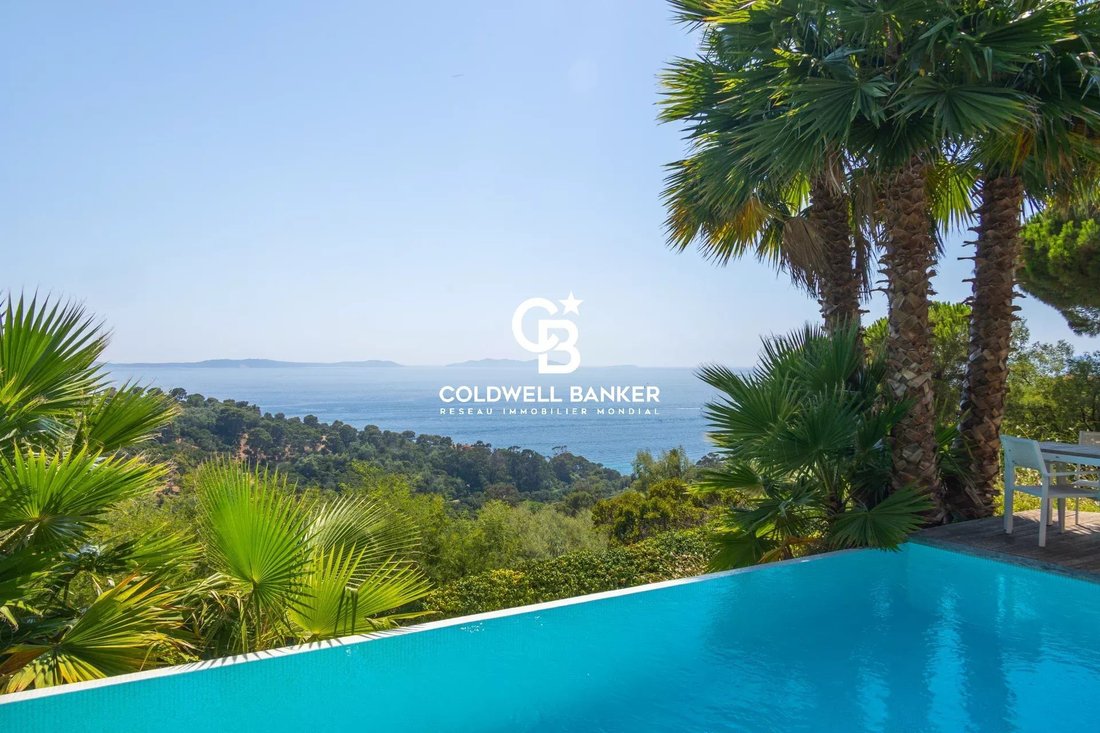 Villa in Rayol-Canadel-sur-Mer, Provence-Alpes-Côte d'Azur, France 1 - 16063504