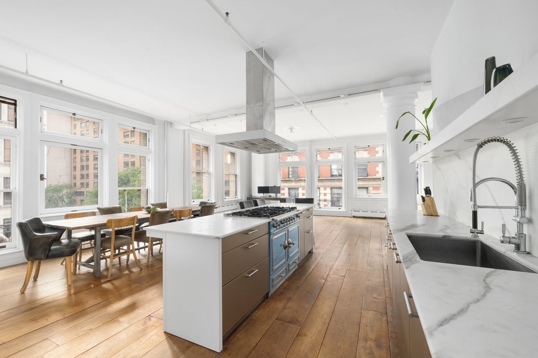 Co Op in New York, New York, United States 3 - 18996360