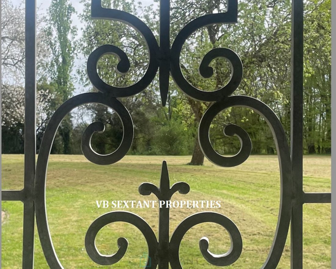 Estate in Latresne, Nouvelle-Aquitaine, France 1 - 16769999