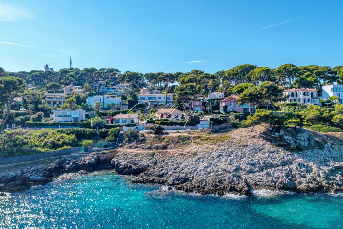Villa in Les Cougoulins-Rastines, Antibes, France 1 - 18996276