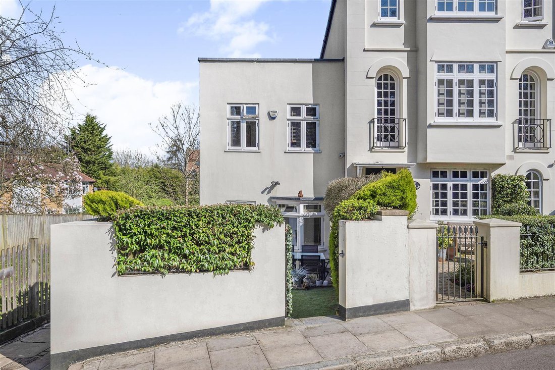 House in Hamstead, Shalfleet, England 1 - 18993042