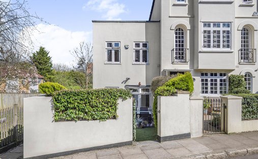 House in Hamstead, Shalfleet, England 1
