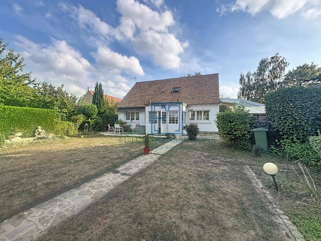 House in Le Tremblay-sur-Mauldre, Ile-de-France, France 2 - 18996664