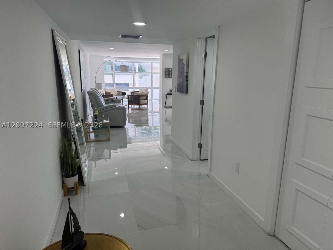 Condo in Miami Beach, Florida, United States 2 - 18993070