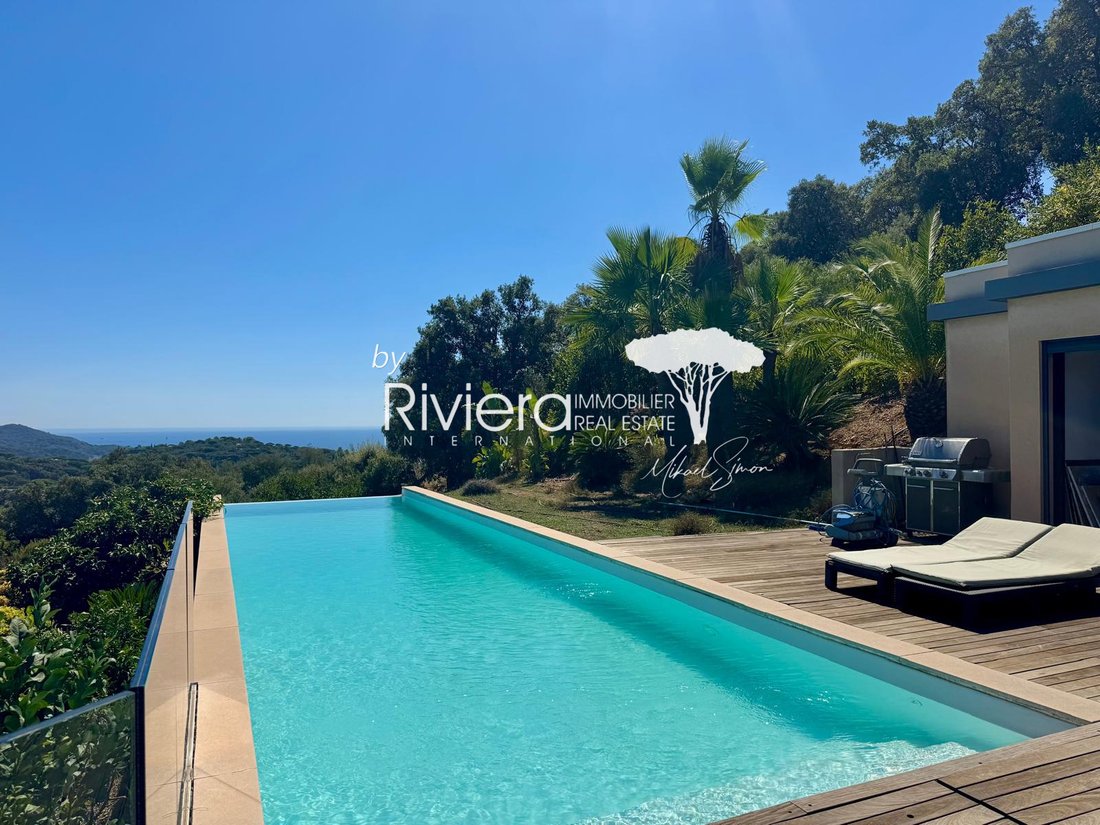 Estate in La Croix-Valmer, Provence-Alpes-Côte d'Azur, France 4 - 18996575