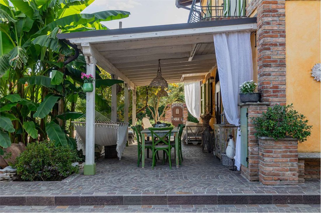 Villa in Gessate, Lombardy, Italy 2 - 18995454