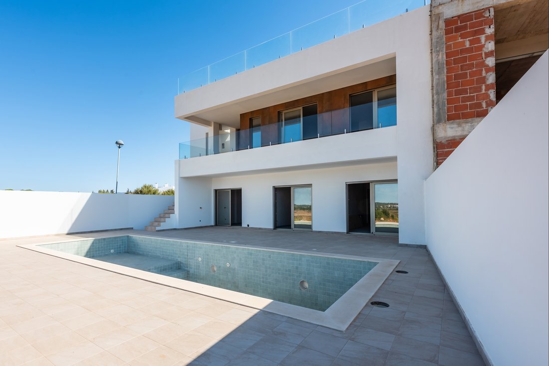 Villa in Mexilhoeira Grande, Algarve, Portugal 3 - 18996497