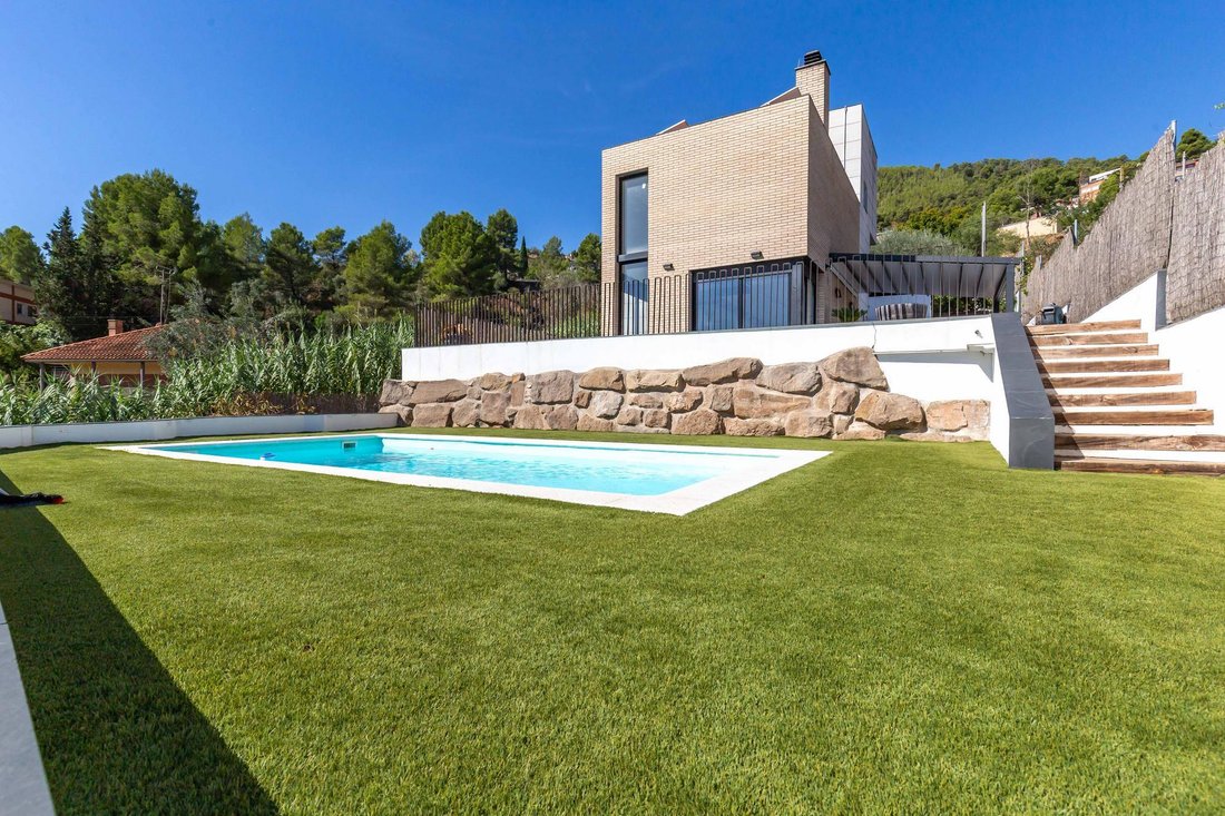 Villa in Vallirana, Catalonia, Spain 2 - 18993327