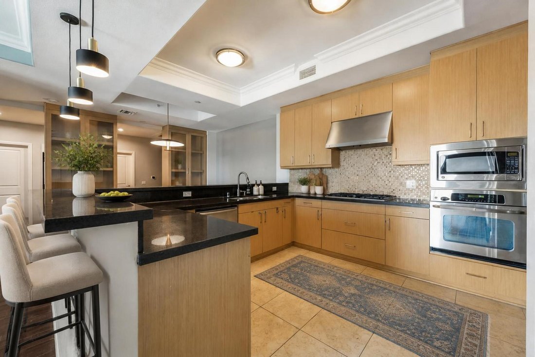 Condo in Los Angeles, California, United States 3 - 18998131
