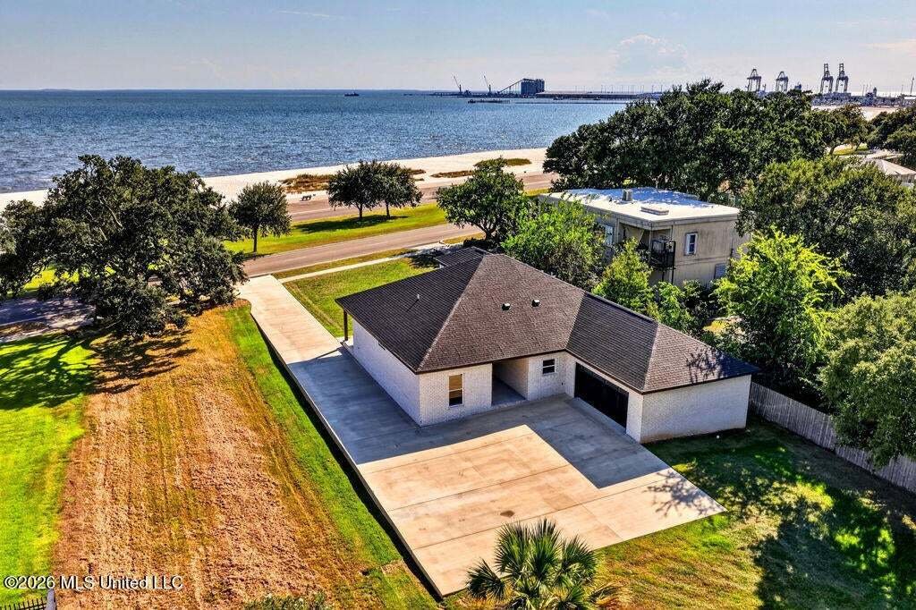 House in Gulfport, Mississippi, United States 1 - 18992885