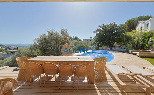 Villa in Hyeres, Provence-Alpes-Côte d'Azur, France 1