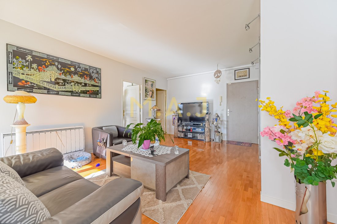 Apartment in Ledru Rollin, Le Perreux-sur-Marne, France 2 - 18996547