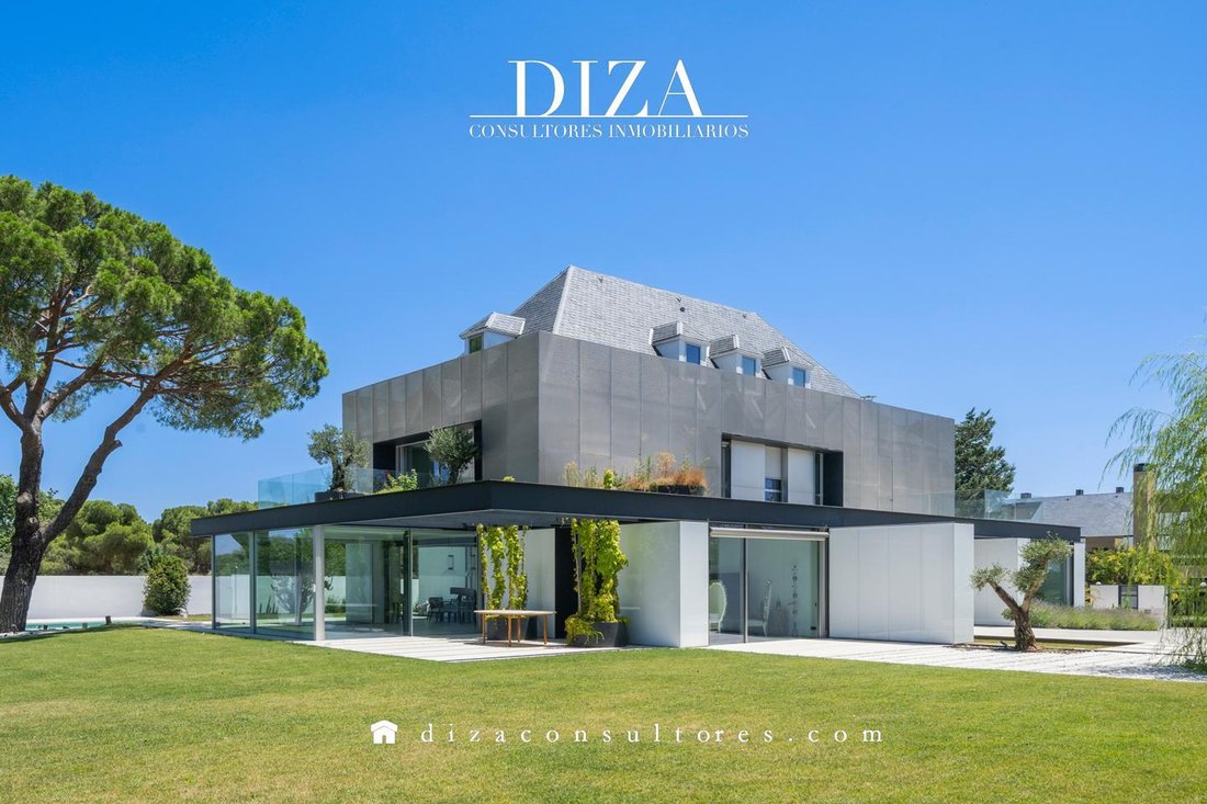 Villa in Pozuelo de Alarcon, Comunidad de Madrid, Spain 5 - 18996422