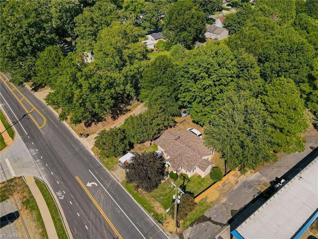 Greensboro, North Carolina, United States 3 - 18995304