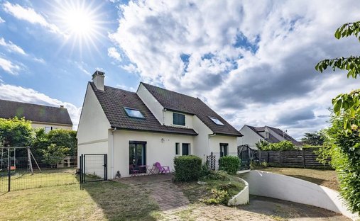 House in Carrieres-sous-Poissy, Ile-de-France, France 1