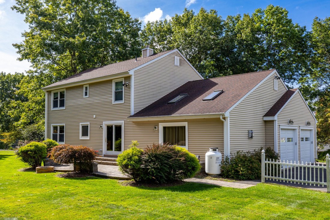 House in Wolcott, Connecticut, United States 4 - 18994255