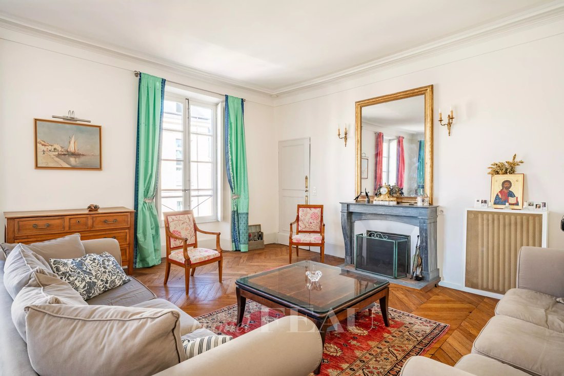 Apartment in Domaine National du Château, Versailles, France 2 - 18996041