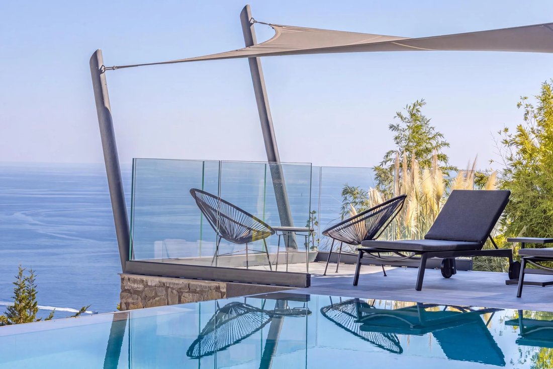 Villa in Èze, Provence-Alpes-Côte d'Azur, France 1 - 18993709