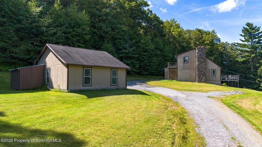 House in Wyoming, Pennsylvania, United States 2 - 18994359