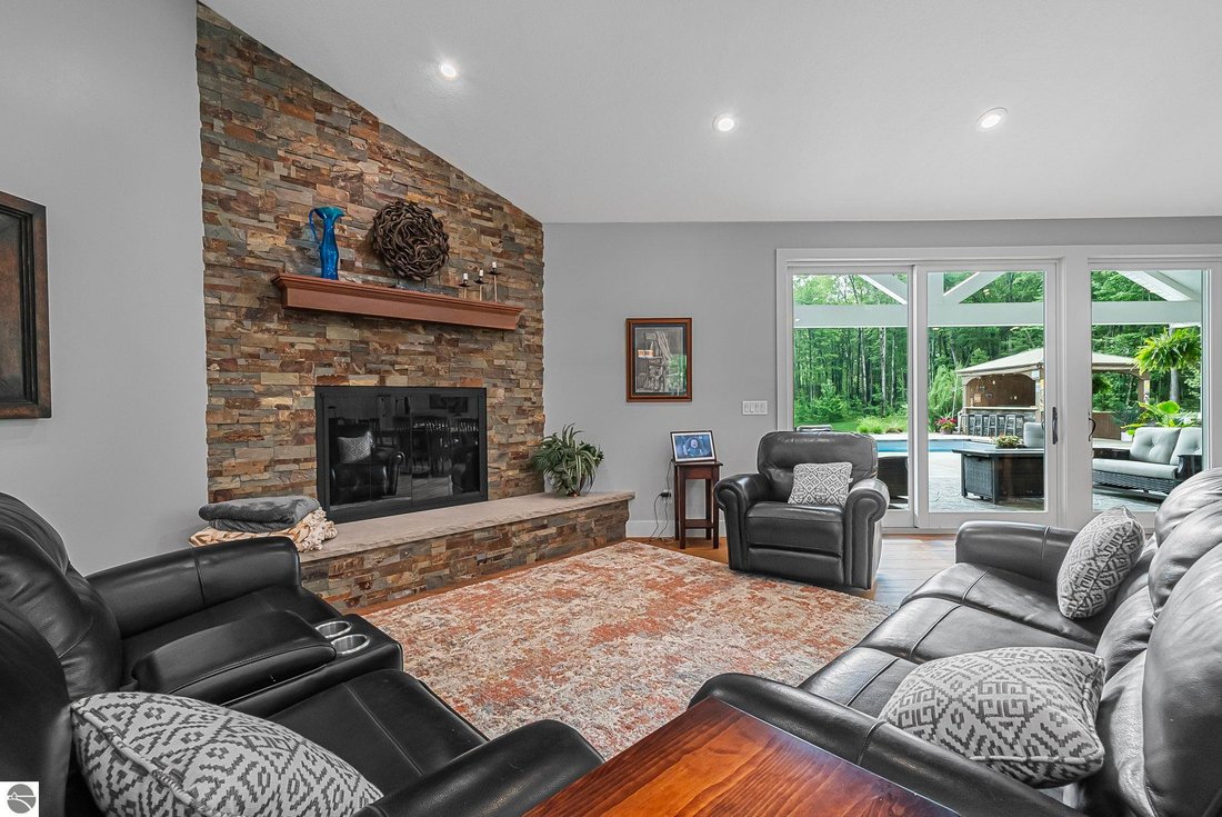House in Traverse City, Michigan, United States 4 - 18994788